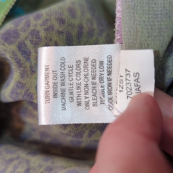 One World Women's Sheer Top w/Embroidery Details Size Small - Picture 6 of 6